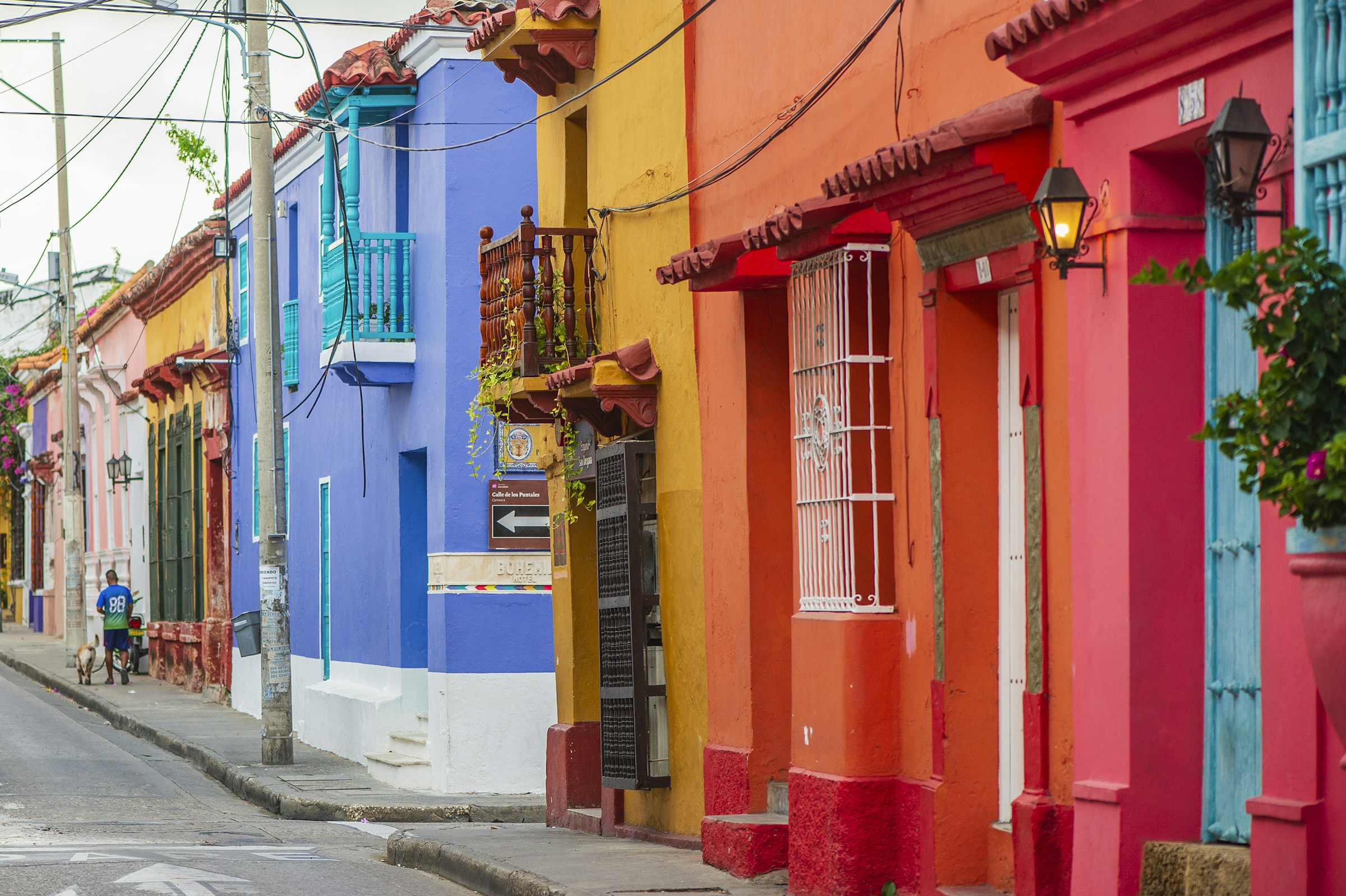 Colorful colonial streets and balconies in Cartagena, Colombia
